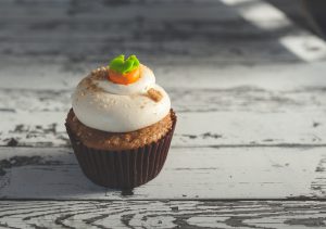Jak robić smaczne muffinki marchewkowe z orzechami?